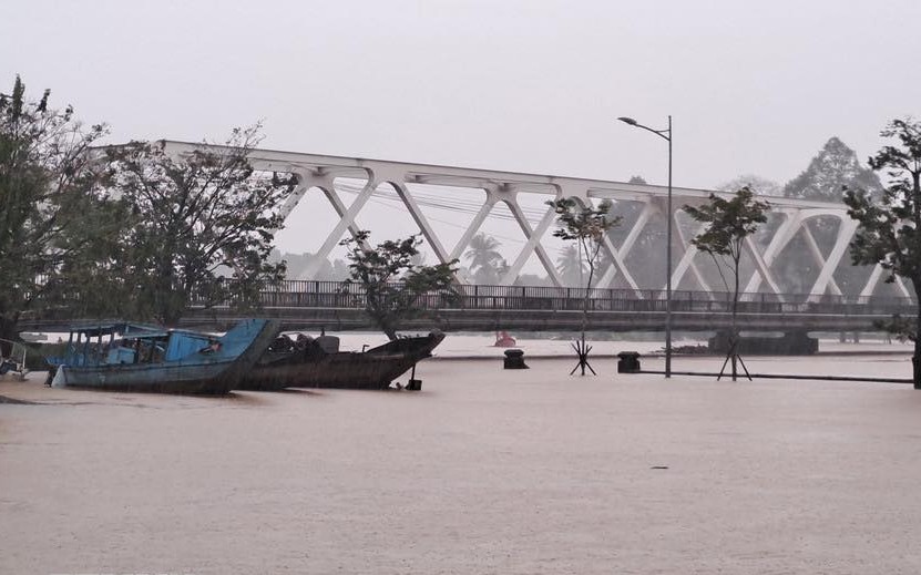 Mưa tại Huế vượt các mức lịch sử, cảnh báo khẩn đến 3 địa phương