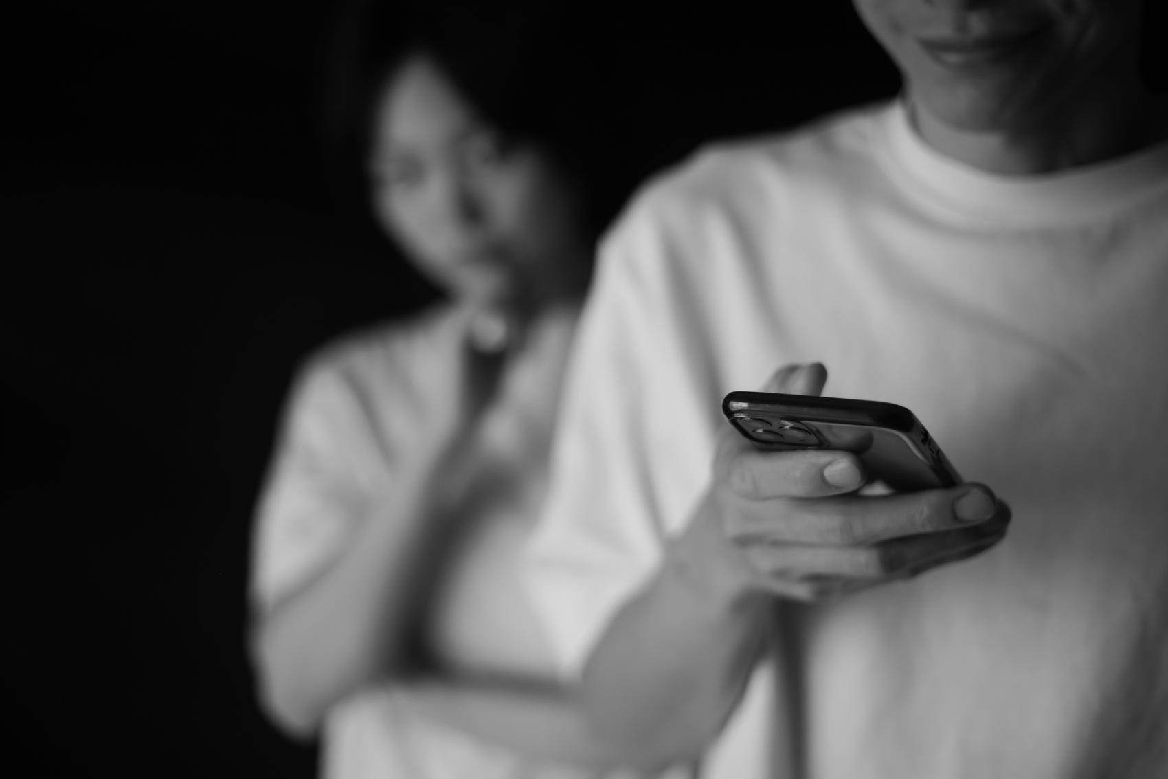 Khảo sát: 25% người đã kết hôn từng ngoại tình, 21,7% phụ nữ và 12,9% nam giới từng phản bội người yêu- Ảnh 1. Khảo sát: 25% người đã kết hôn từng ngoại tình, 21,7% phụ nữ và 12,9% nam giới từng phản bội người yêu- Ảnh 1.