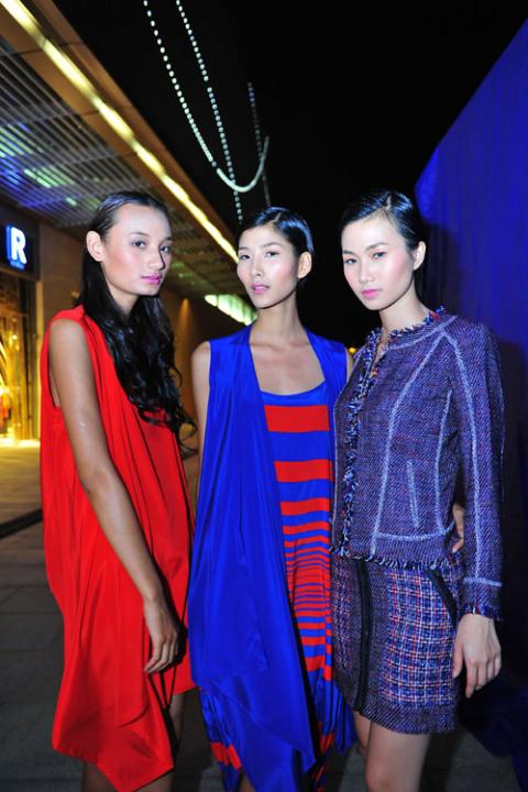 Hoàng Thuỳ - Lê Thuý làm hoà: Chuyện gì đã xảy ra mà "không đội trời chung" suốt 13 năm?- Ảnh 3. Hoàng Thuỳ - Lê Thuý làm hoà: Chuyện gì đã xảy ra mà "không đội trời chung" suốt 13 năm?- Ảnh 3.
