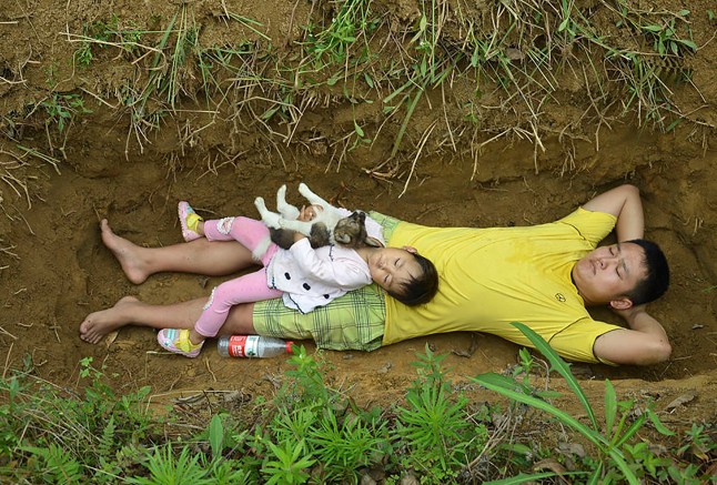 C&ocirc; b&eacute; 2 tuổi từng nằm dưới mộ mỗi ng&agrave;y để "l&agrave;m quen với c&aacute;i chết" hiện tại ra sao?- Ảnh 4.