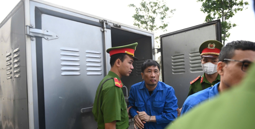 Cảnh sát dẫn giải nhóm bị cáo trong vụ đánh bạc 106 triệu USD tại khách sạn Pullman- Ảnh 5.