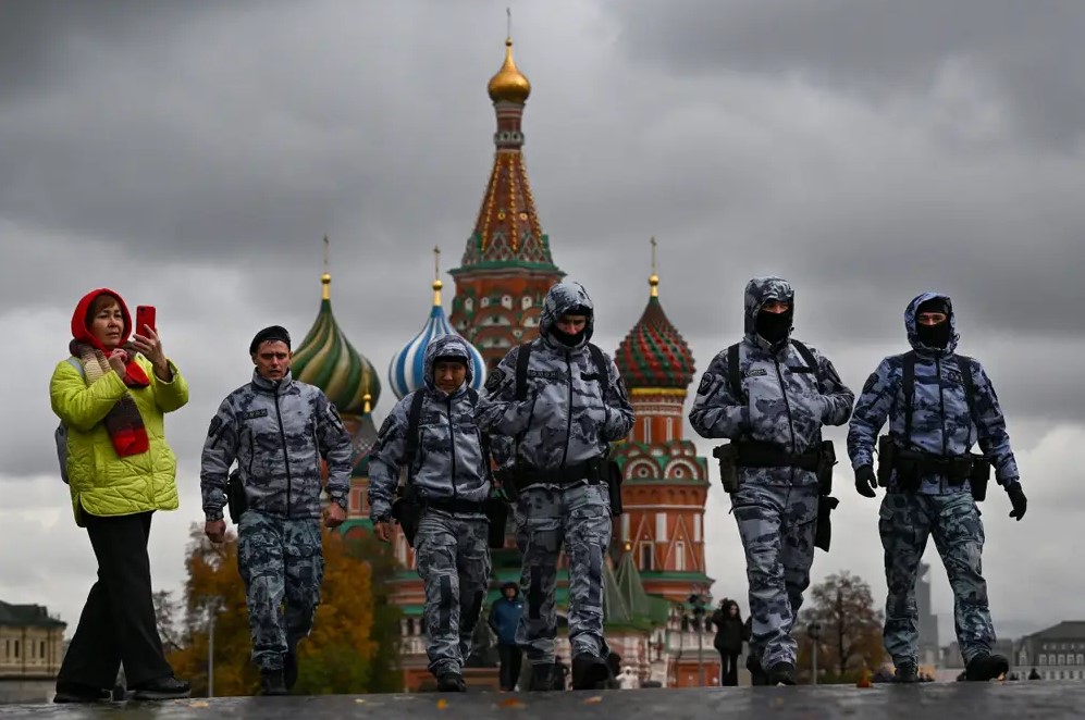 CEO Sberbank cảnh báo vấn đề khiến Nga 'chẳng có gì cả' - Ông Putin nêu ưu tiên quốc gia vì 'sinh tồn'- Ảnh 3. CEO Sberbank cảnh báo vấn đề khiến Nga 'chẳng có gì cả' - Ông Putin nêu ưu tiên quốc gia vì 'sinh tồn'- Ảnh 3.