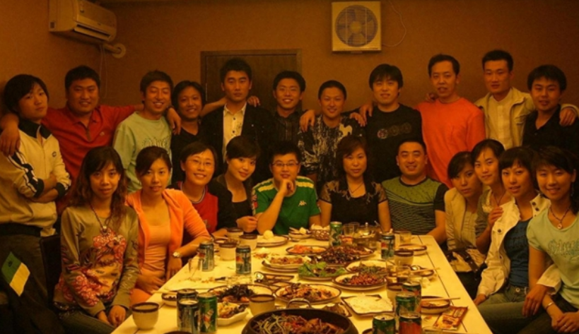 Đi họp lớp sau 30 năm, gặp lại bạn học từng bị chê là  Đi họp lớp sau 30 năm, gặp lại bạn học từng bị chê là