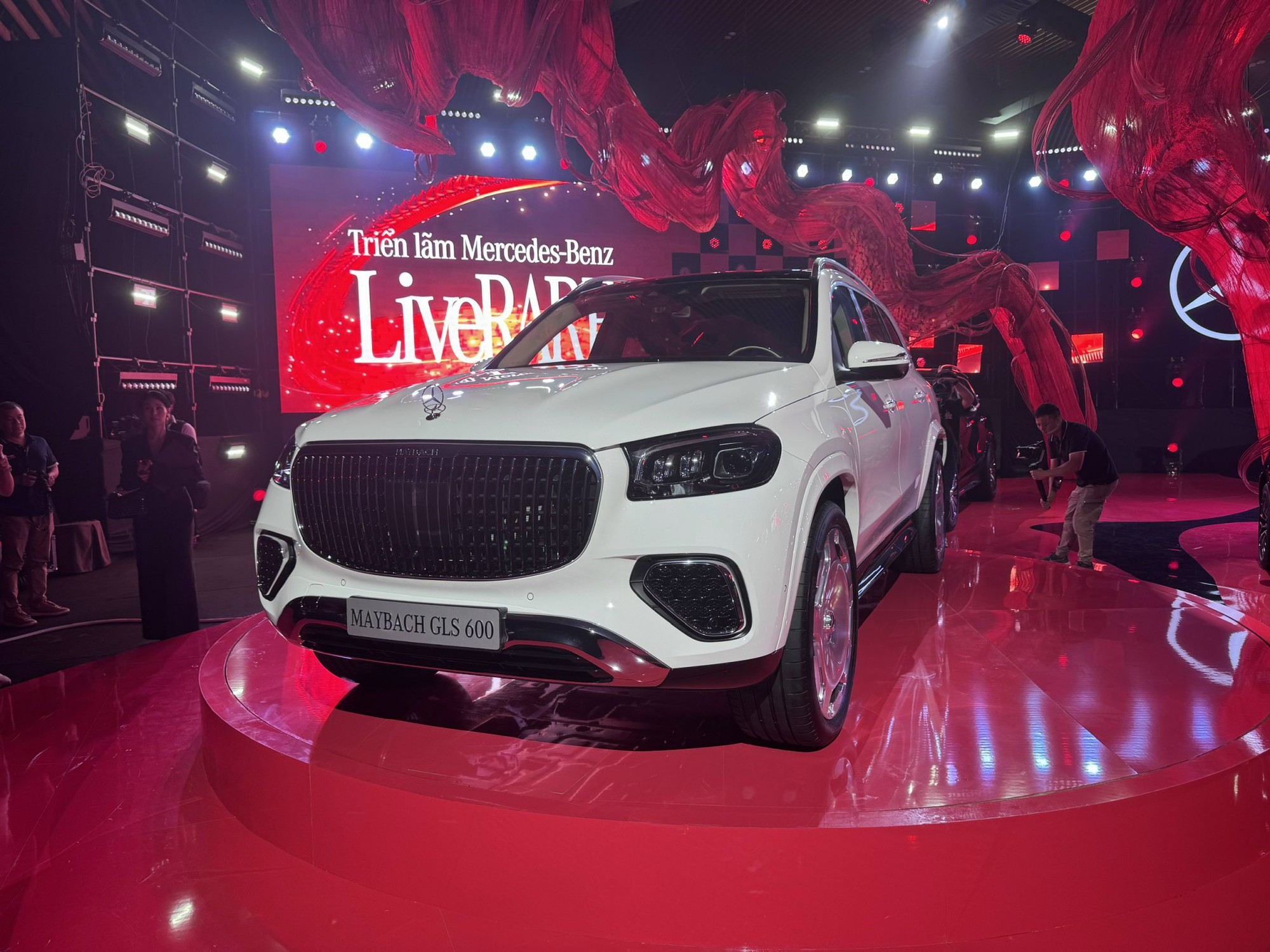 Xe sang tiền tỉ giảm giá mạnh chưa từng có- Ảnh 3. Xe sang tiền tỉ giảm giá mạnh chưa từng có- Ảnh 3.