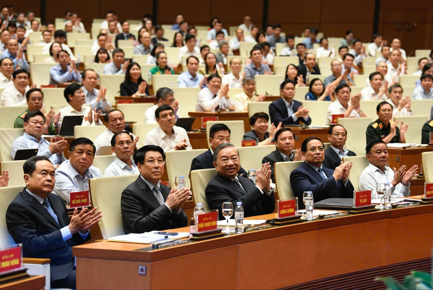 Chỉ thị mới của Bộ Chính trị về thực hiện trách nhiệm giải trình trong hoạt động công vụ- Ảnh 1.