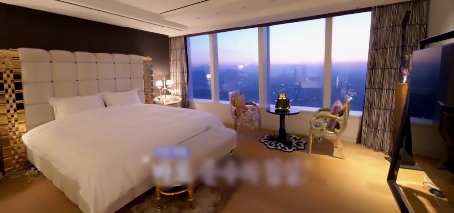 Hình ảnh gây sốc trong nhà riêng của ca sĩ J bị cấm sóng 10 năm- Ảnh 13. Hình ảnh gây sốc trong nhà riêng của ca sĩ J bị cấm sóng 10 năm- Ảnh 13.