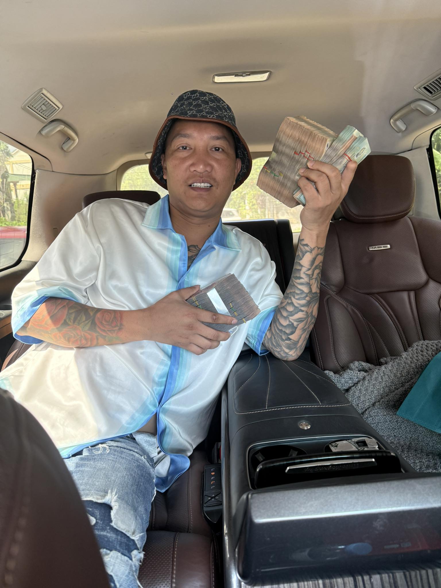 Huấn Hoa Hồng có động thái lạ- Ảnh 3. Huấn Hoa Hồng có động thái lạ- Ảnh 3.