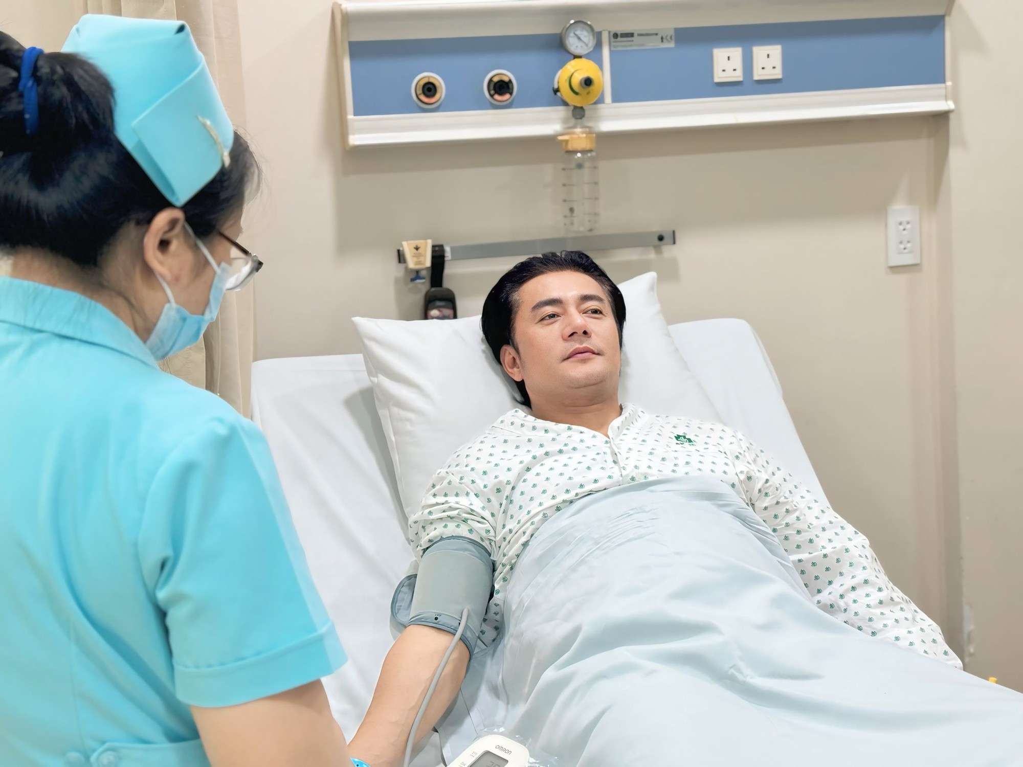 Tình hình hiện tại của diễn viên Trương Minh Cường sau tai nạn đứt hoàn toàn gân gót chân- Ảnh 2.