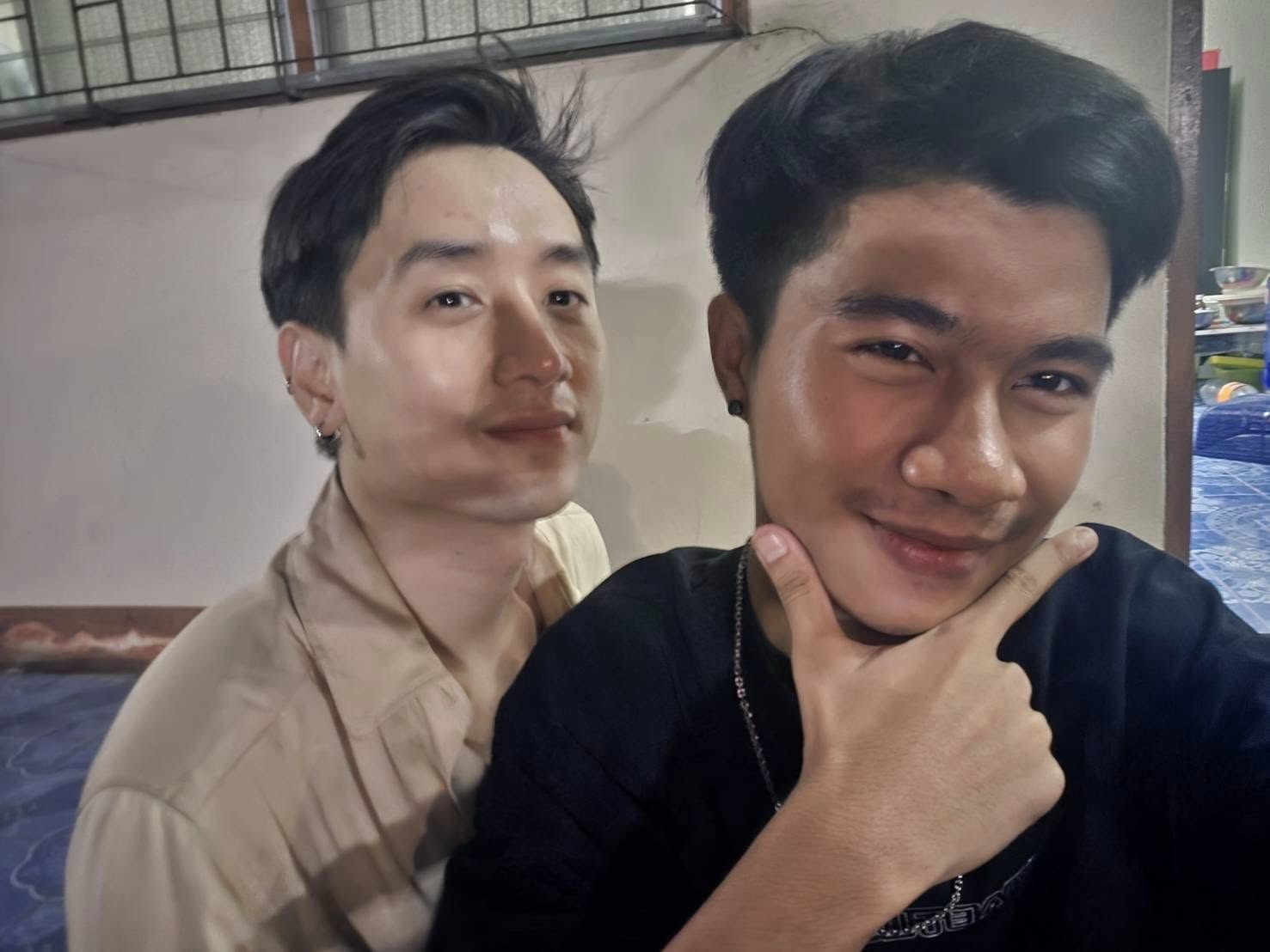 Nam diễn viên mắc HIV công khai bạn trai, hé lộ 2 nỗi lo- Ảnh 1. Nam diễn viên mắc HIV công khai bạn trai, hé lộ 2 nỗi lo- Ảnh 1.