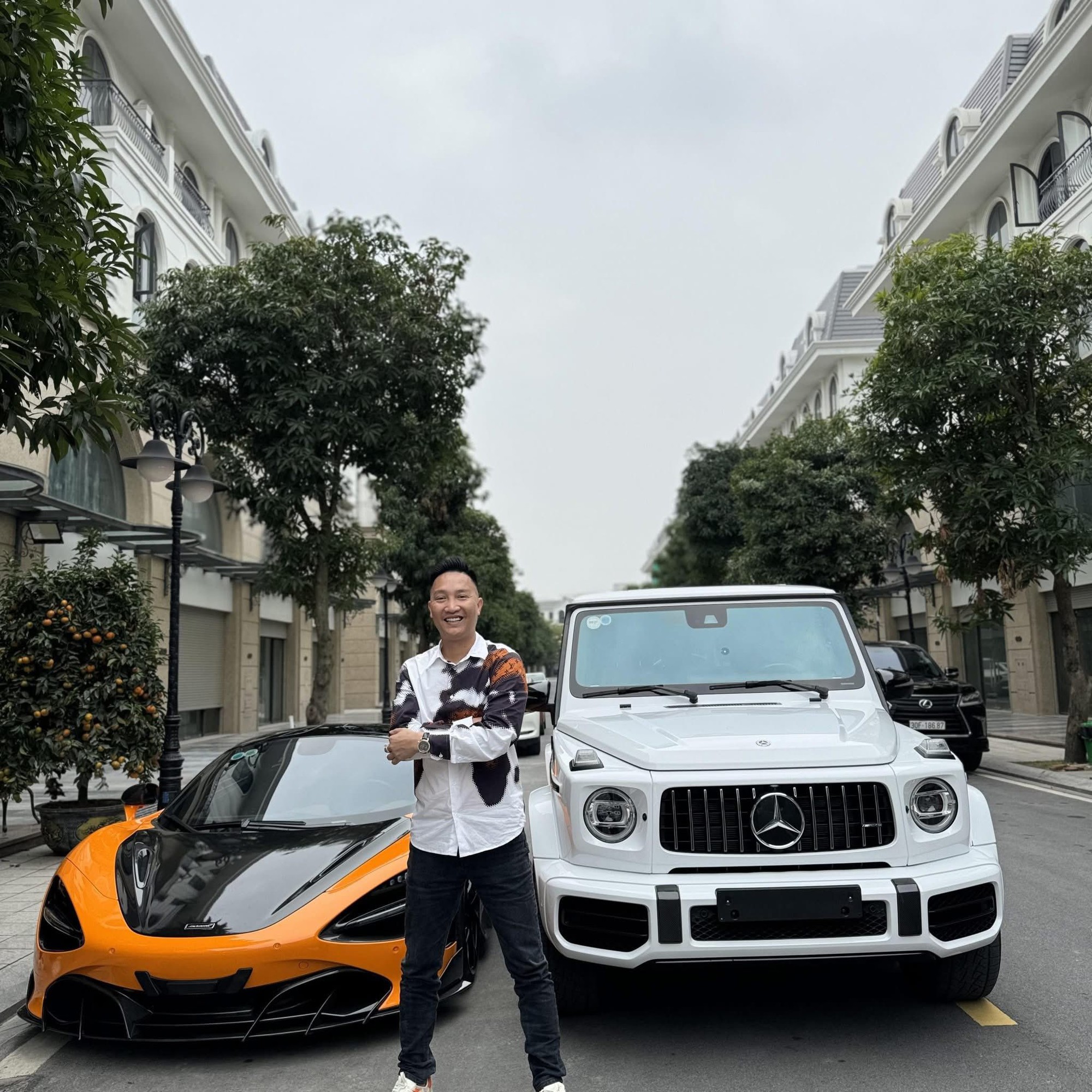 Huấn Hoa Hồng có động thái lạ- Ảnh 1. Huấn Hoa Hồng có động thái lạ- Ảnh 1.