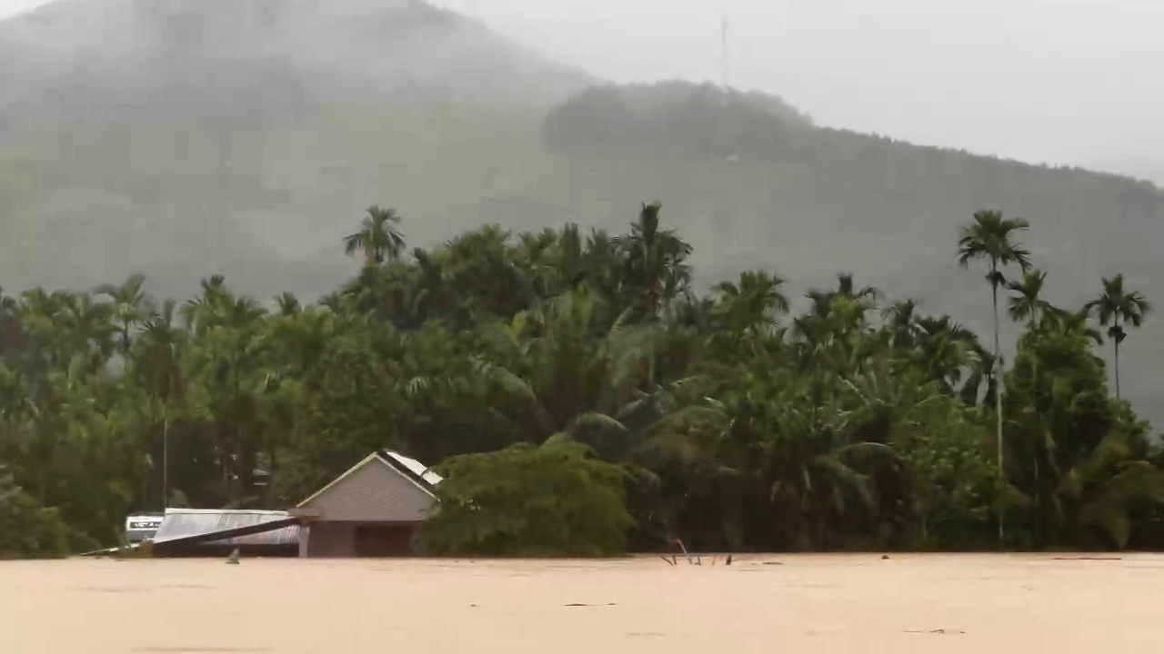 Lũ trên sông Vu Gia - Thu Bồn phá vỡ kỷ lục lịch sử năm 1964, Đà Nẵng đối mặt đại hồng thủy- Ảnh 1.