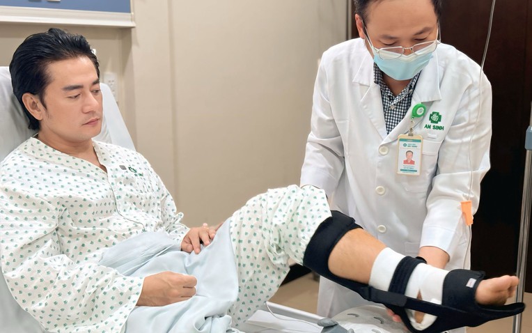 Tình hình hiện tại của diễn viên Trương Minh Cường sau tai nạn đứt hoàn toàn gân gót chân- Ảnh 1.