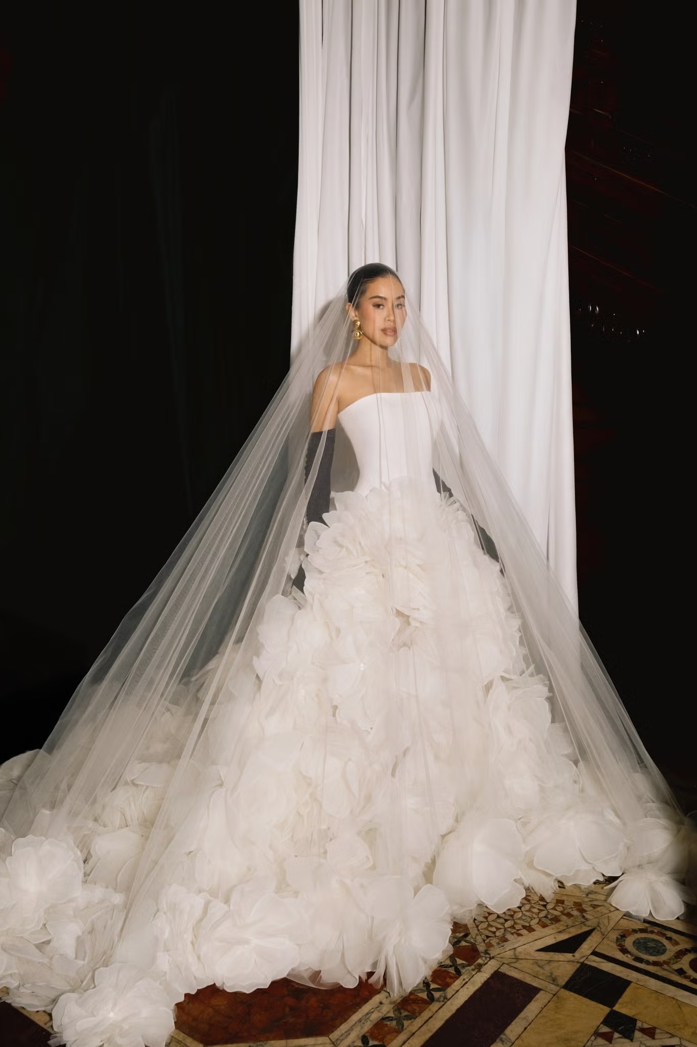 &Ecirc; k&iacute;p đứng sau đ&aacute;m cưới của Ti&ecirc;n Nguyễn l&agrave; thế lực 