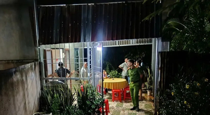 Bé gái 4 tuổi ở Lâm Đồng bị nước cuốn trôi khi cha mẹ dọn đồ chạy lũ- Ảnh 1.