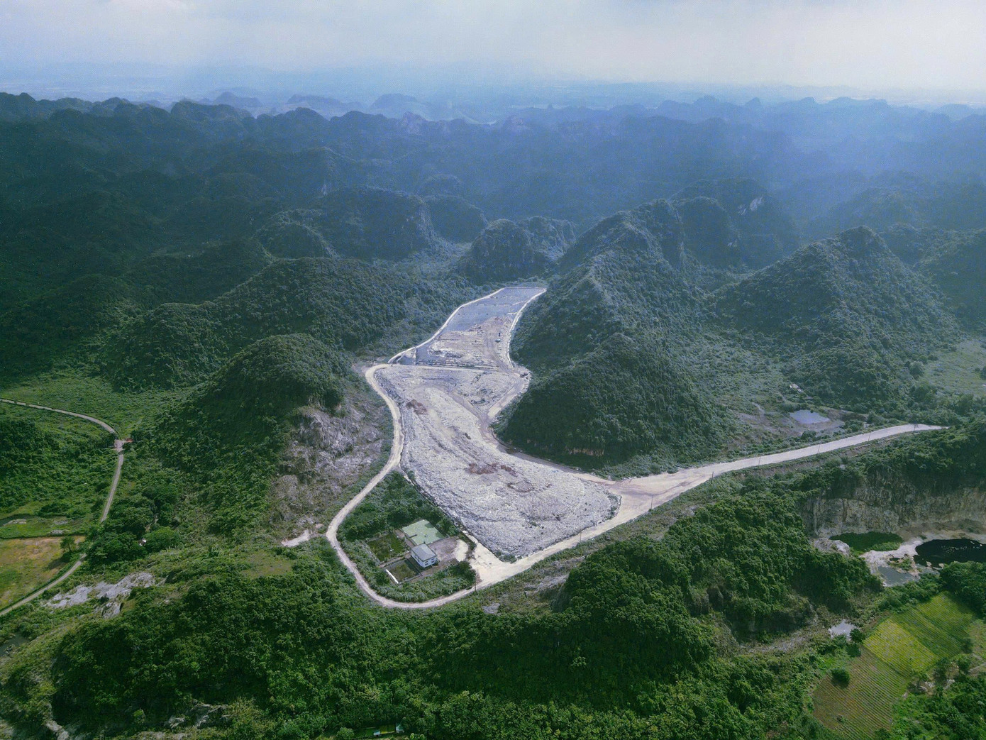 Giải cứu thung lũng đang 'chết' dần vì rác ở Ninh Bình- Ảnh 1.