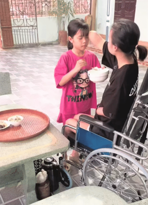 NGA TÍCH CỰC - Kênh Tiktok của mẹ 2 con mất tứ chi sau cơn bạo bệnh: Kiên cường tập luyện với đôi chân 