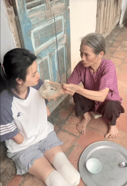 NGA TÍCH CỰC - Kênh Tiktok của mẹ 2 con mất tứ chi sau cơn bạo bệnh: Kiên cường tập luyện với đôi chân 