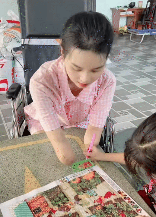 NGA TÍCH CỰC - Kênh Tiktok của mẹ 2 con mất tứ chi sau cơn bạo bệnh: Kiên cường tập luyện với đôi chân 