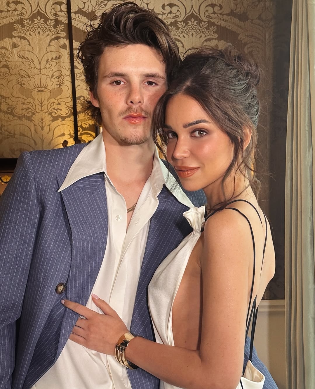 Vợ chồng Beckham bỏ tiền thuê nữ nhạc sĩ kèm cặp con trai út, ngờ đâu lại rước về một... nàng dâu tương lai- Ảnh 4. Vợ chồng Beckham bỏ tiền thuê nữ nhạc sĩ kèm cặp con trai út, ngờ đâu lại rước về một... nàng dâu tương lai- Ảnh 4.