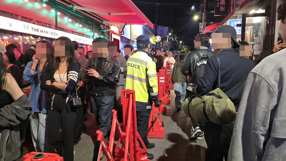 Cảnh tượng những ngày này trên con đường Hàn Quốc khiến nhiều người quan tâm, nhận xét: "Tôi vẫn ám ảnh!"- Ảnh 9. Cảnh tượng những ngày này trên con đường Hàn Quốc khiến nhiều người quan tâm, nhận xét: "Tôi vẫn ám ảnh!"- Ảnh 9.