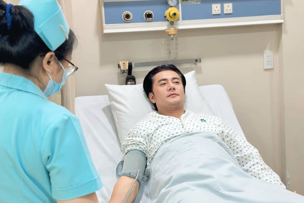 Nam diễn viên "Lật mặt 7" đứt hoàn toàn gân gót chân khi chơi pickleball: Bác sĩ cảnh báo khẩn!- Ảnh 1. Nam diễn viên "Lật mặt 7" đứt hoàn toàn gân gót chân khi chơi pickleball: Bác sĩ cảnh báo khẩn!- Ảnh 1.