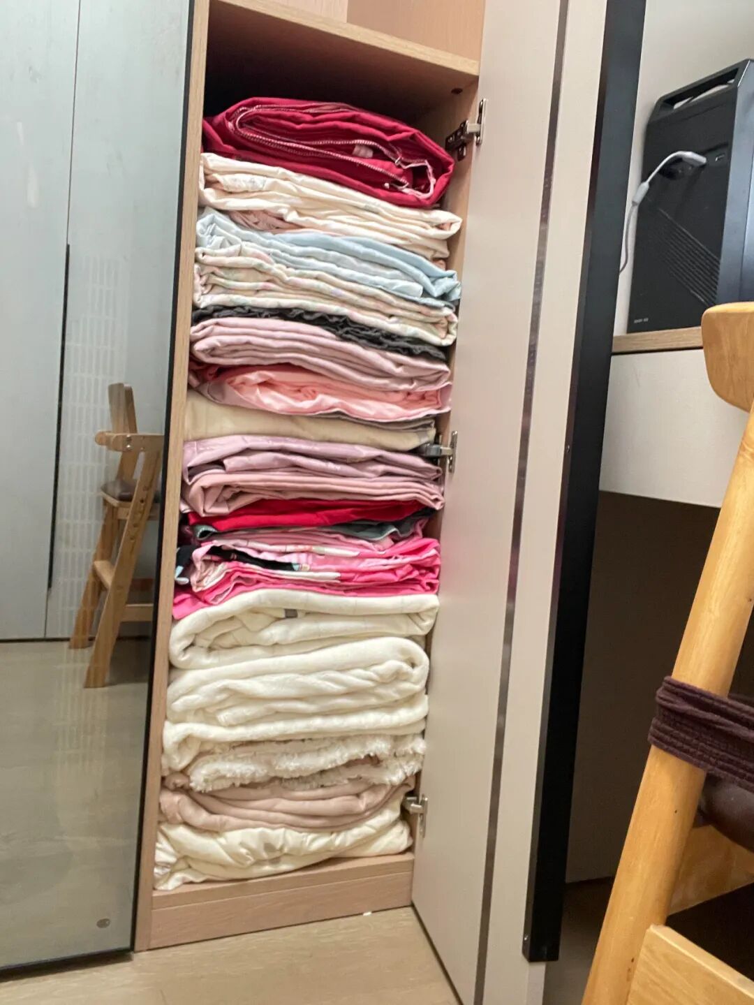 Cách cất đồ trong tủ của phụ nữ trung niên khiến tôi phải thốt lên: Sao họ thông minh thế!- Ảnh 2. Cách cất đồ trong tủ của phụ nữ trung niên khiến tôi phải thốt lên: Sao họ thông minh thế!- Ảnh 2.