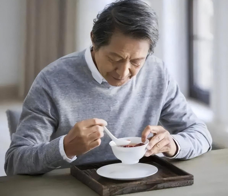 Đàn ông sống hơn nửa đời người mới hiểu: 60 tuổi thành công gói gọn trọng 2 chữ này- Ảnh 2. Đàn ông sống hơn nửa đời người mới hiểu: 60 tuổi thành công gói gọn trọng 2 chữ này- Ảnh 2.