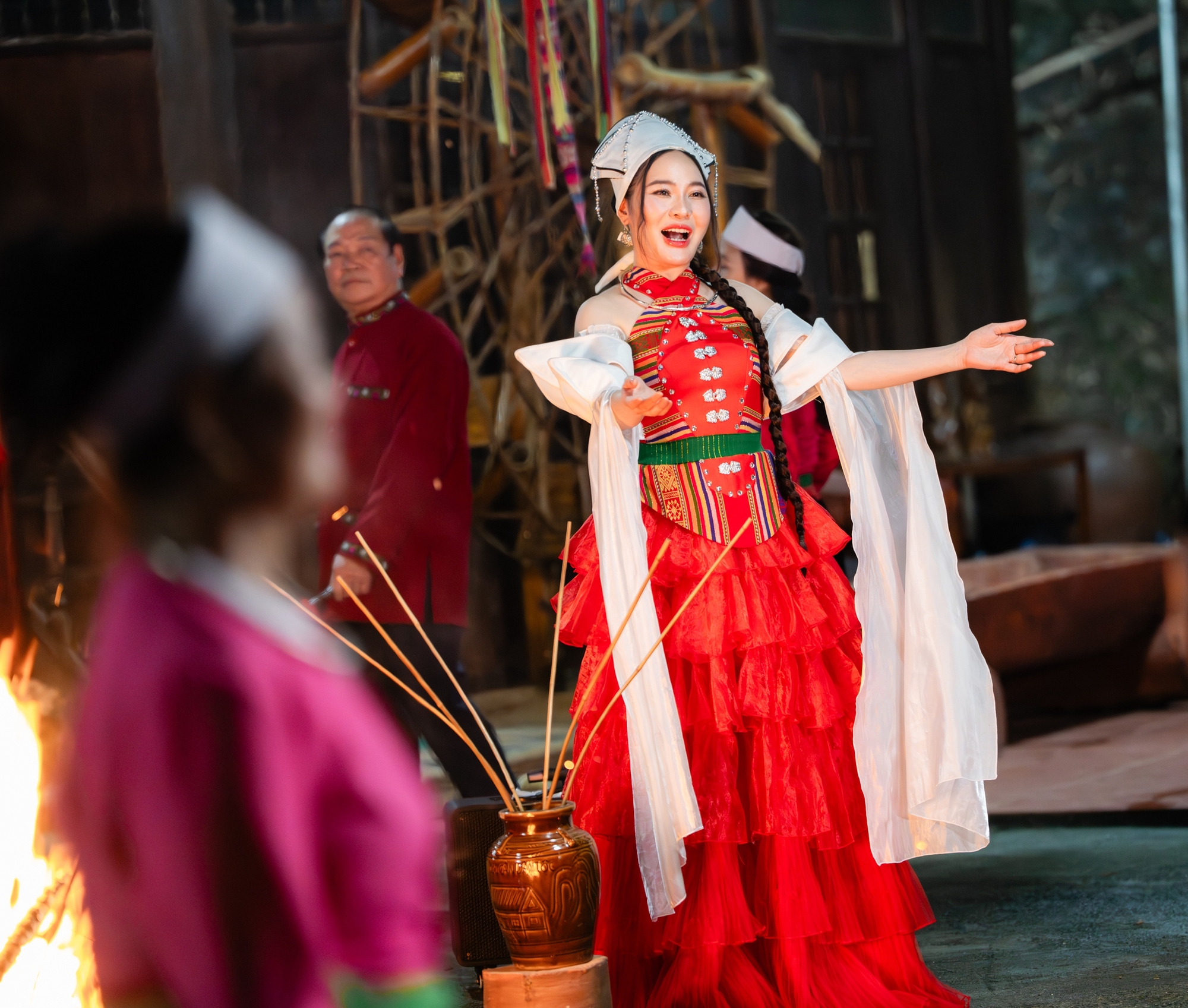 Phương Thảo mời Tạ phim "Mưa đỏ" đóng MV đầu tay- Ảnh 7.