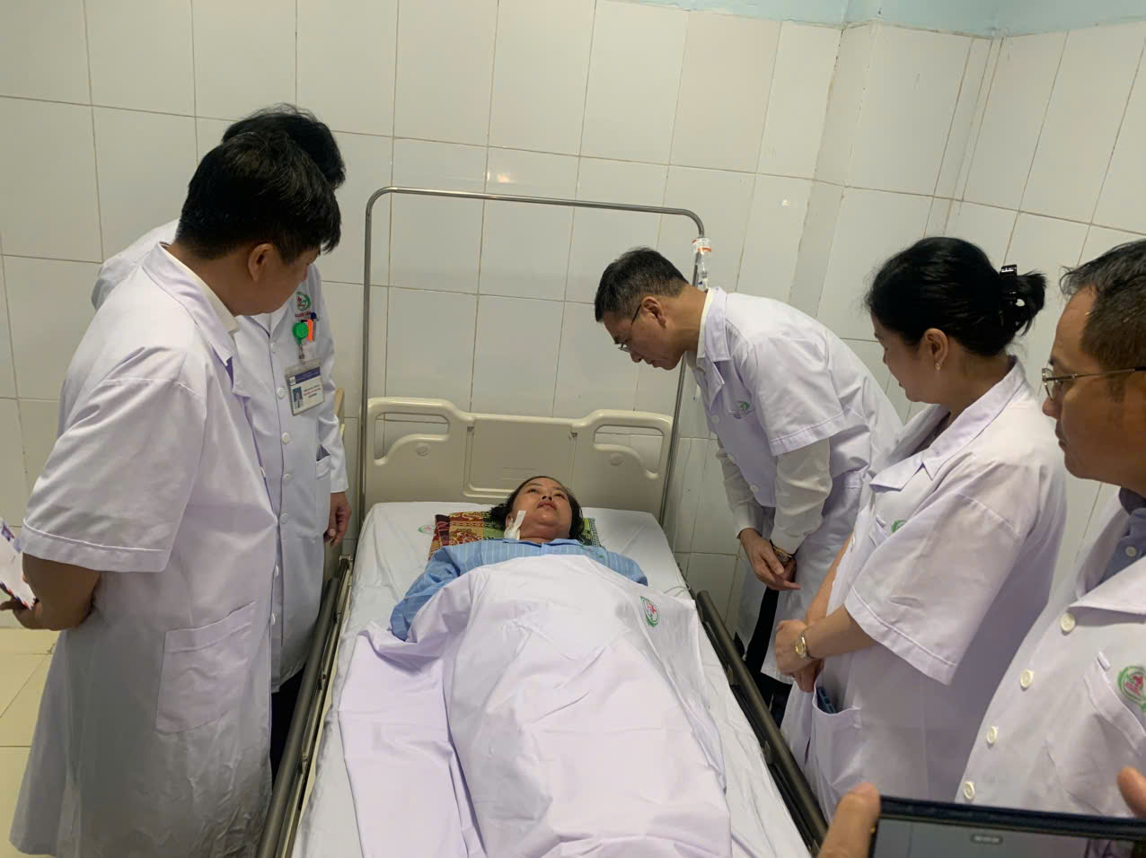 Nhân viên y tế liên tiếp bị hành hung, Bộ Y tế đề nghị Bộ Công an hỗ trợ siết an ninh bệnh viện- Ảnh 1. Nhân viên y tế liên tiếp bị hành hung, Bộ Y tế đề nghị Bộ Công an hỗ trợ siết an ninh bệnh viện- Ảnh 1.