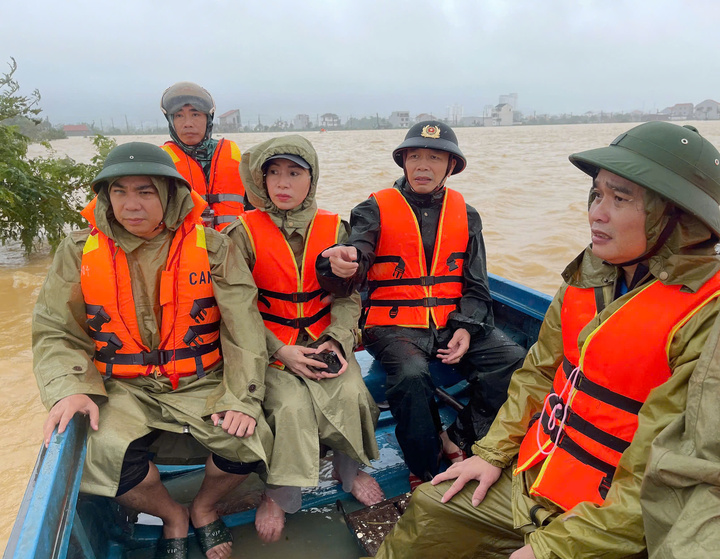 Tìm kiếm 3 người bị lũ cuốn mất tích ở Huế- Ảnh 1.