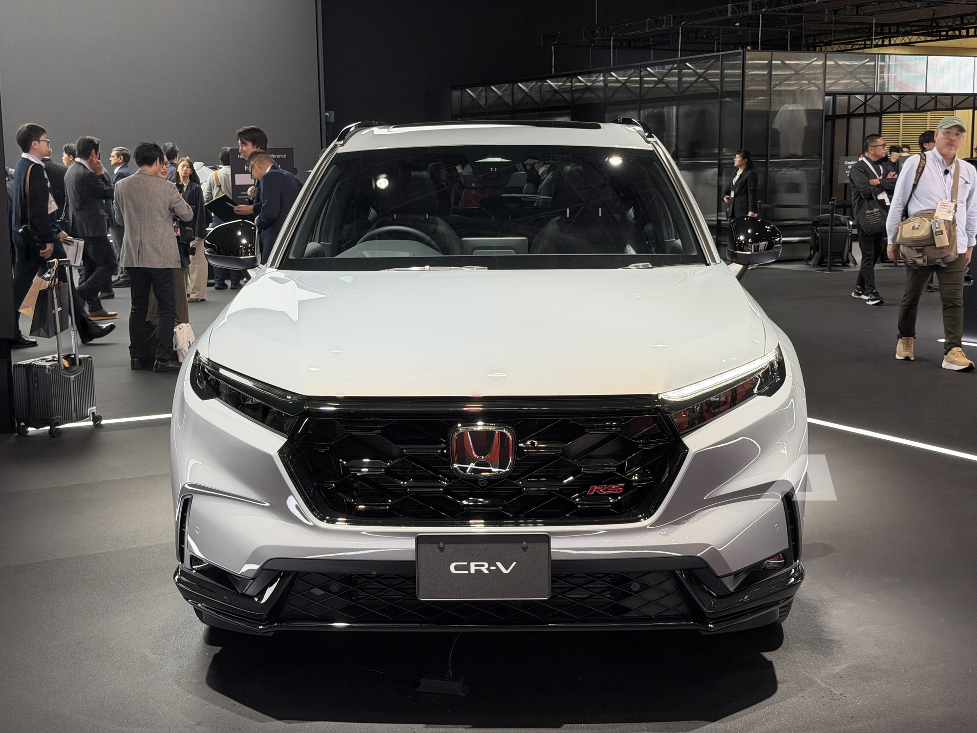 Sang tận Nhật Bản để xem Honda CR-V e:HEV RS Black Edition: Dự kiến ra mắt Việt Nam năm sau, t&acirc;n trang diện mạo, sang số dạng ph&iacute;m bấm, c&oacute; dẫn động 4 b&aacute;nh- Ảnh 3.