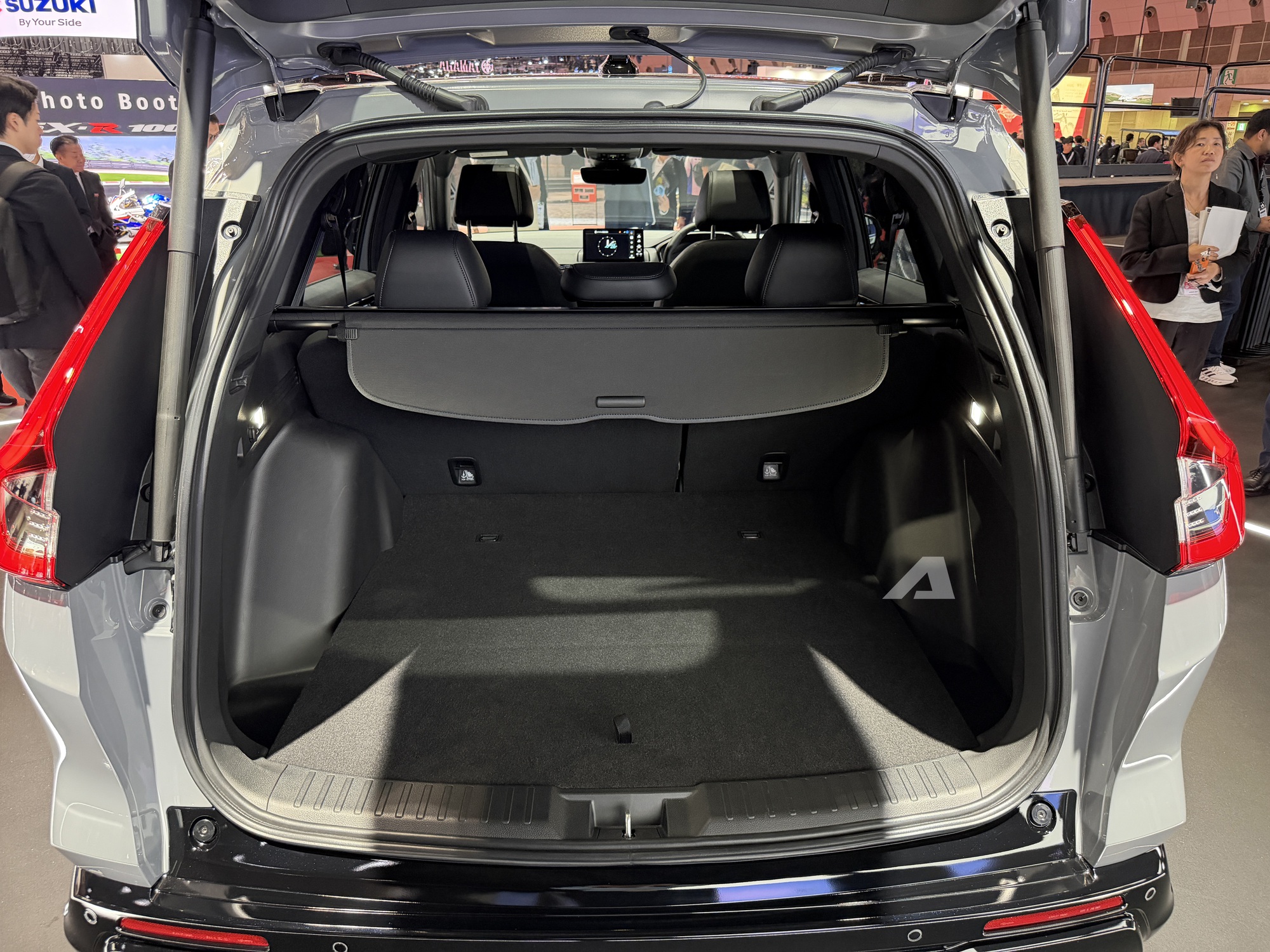 Sang tận Nhật Bản để xem Honda CR-V e:HEV RS Black Edition: Dự kiến ra mắt Việt Nam năm sau, t&acirc;n trang diện mạo, sang số dạng ph&iacute;m bấm, c&oacute; dẫn động 4 b&aacute;nh- Ảnh 8.