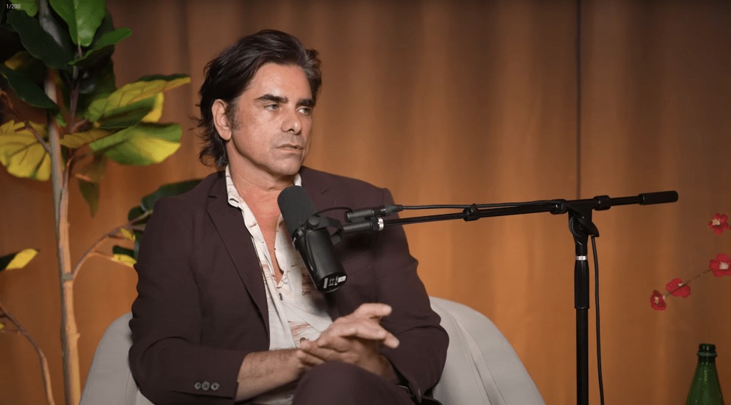 "Nữ diễn viên phim giờ vàng" quá khổ, phải đi hỏi vũ nữ thoát y chồng ở đâu- Ảnh 3. "Nữ diễn viên phim giờ vàng" quá khổ, phải đi hỏi vũ nữ thoát y chồng ở đâu- Ảnh 3.