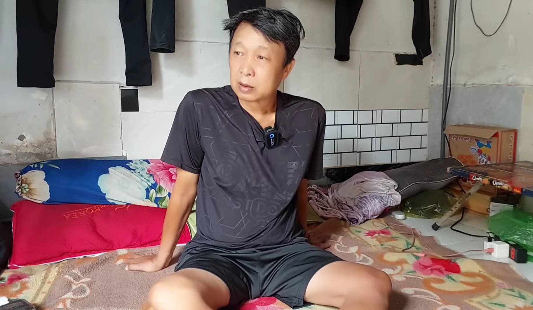 Nam nghệ sĩ đột quỵ, phải bán hết vàng: Giờ ở trọ 10m2, tình cảnh bần cùng- Ảnh 1. Nam nghệ sĩ đột quỵ, phải bán hết vàng: Giờ ở trọ 10m2, tình cảnh bần cùng- Ảnh 1.