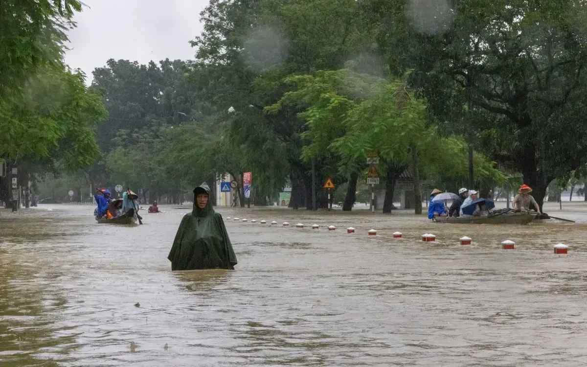 Lũ trên sông tiếp tục lên nhanh, đợt mưa lớn nhất lịch sử bao giờ kết thúc?- Ảnh 1. Lũ trên sông tiếp tục lên nhanh, đợt mưa lớn nhất lịch sử bao giờ kết thúc?- Ảnh 1.