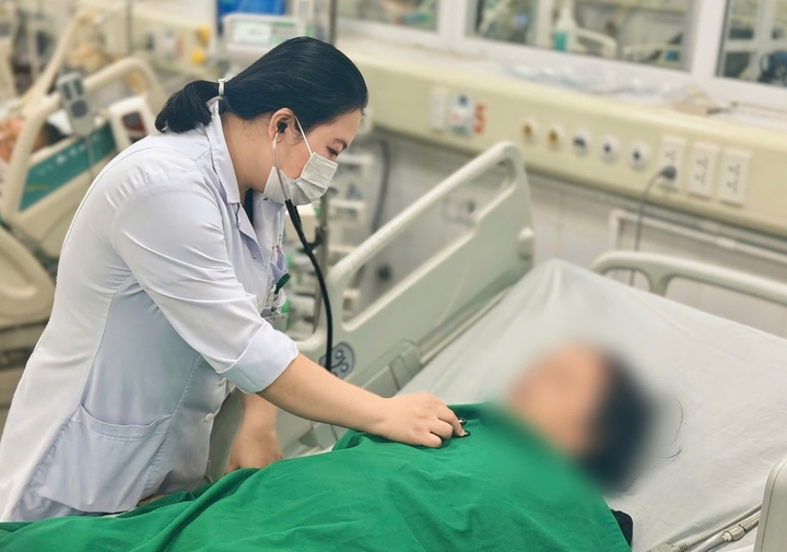 Sắc 5 củ ấu tẩu uống chữa đau khớp, cụ bà sốc tim suýt tử vong- Ảnh 1.