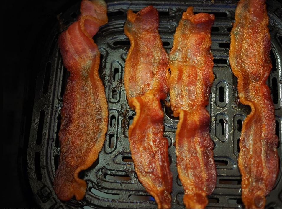 Nồi chiên không dầu rất tiện nhưng tuyệt đối không nên dùng để nấu thứ này: "Thảm họa" sẽ xảy ra!- Ảnh 1.