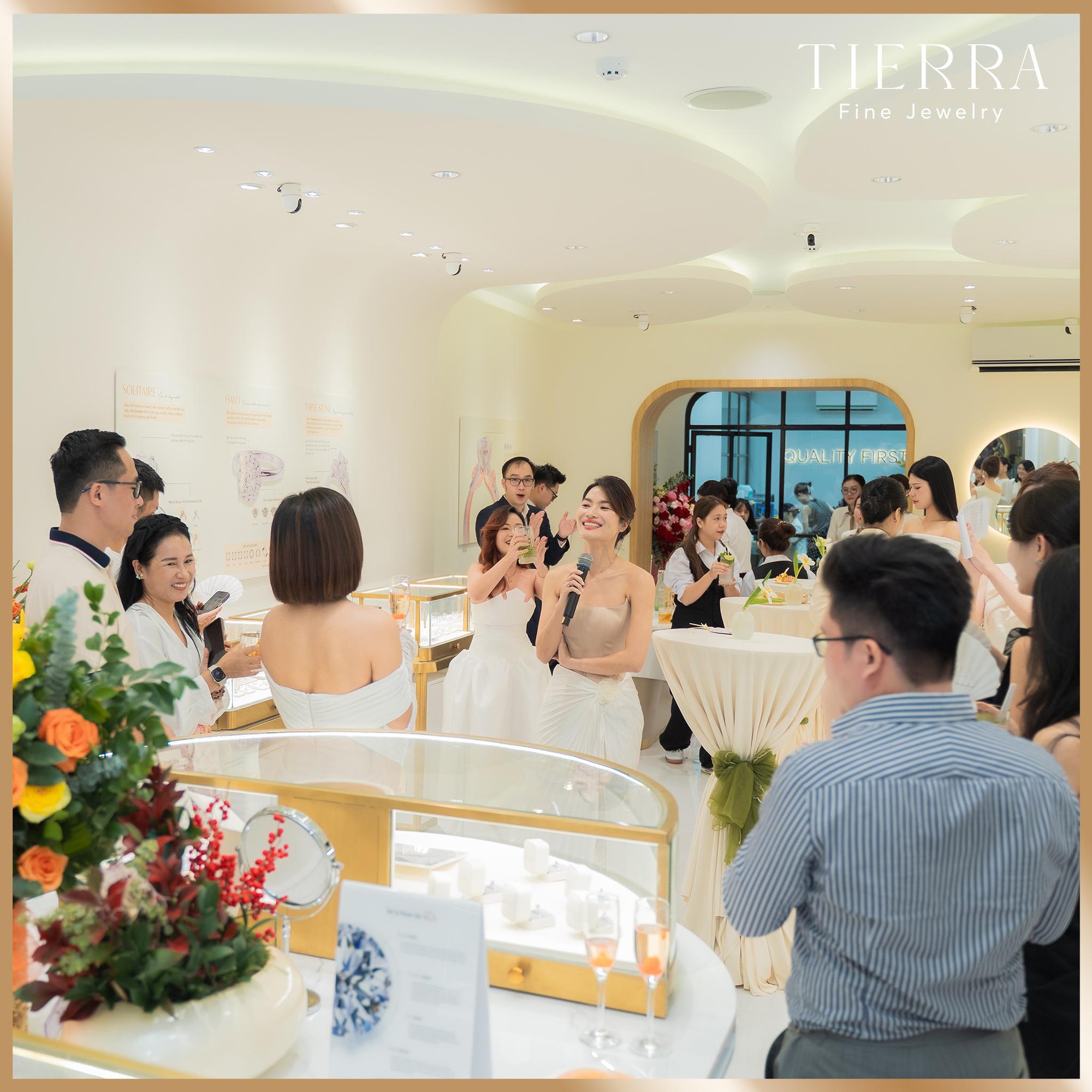 Tierra đón tiếp đông đảo cặp đôi đến chọn nhẫn cưới kim cương tại 40 Phố Huế- Ảnh 3. Tierra đón tiếp đông đảo cặp đôi đến chọn nhẫn cưới kim cương tại 40 Phố Huế- Ảnh 3.