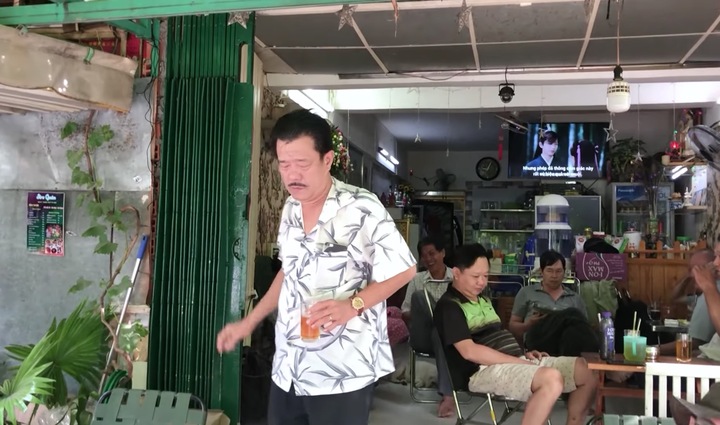 Danh hài bỏ sân khấu về đạp xích lô, giờ phải bán cà phê cóc- Ảnh 4. Danh hài bỏ sân khấu về đạp xích lô, giờ phải bán cà phê cóc- Ảnh 4.