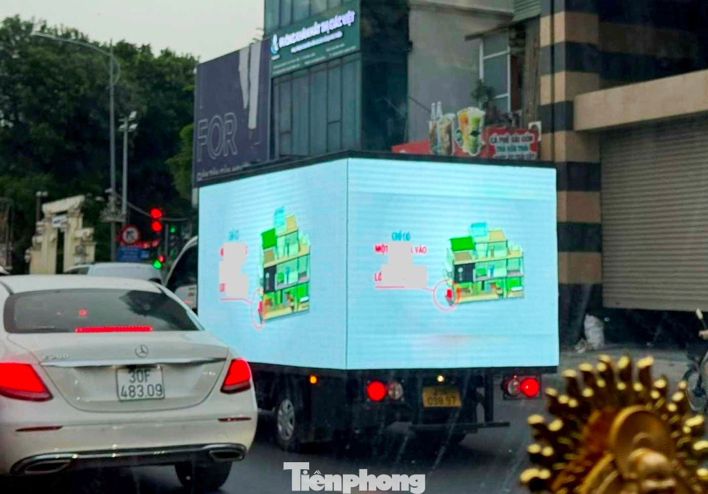 Xe tải 'trùm biển LED quảng cáo' bị tước đăng ký và phạt 7 triệu đồng- Ảnh 3.