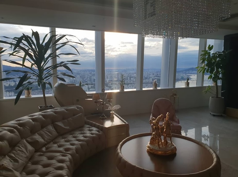 Hình ảnh gây sốc trong nhà riêng của ca sĩ J bị cấm sóng 10 năm- Ảnh 7. Hình ảnh gây sốc trong nhà riêng của ca sĩ J bị cấm sóng 10 năm- Ảnh 7.