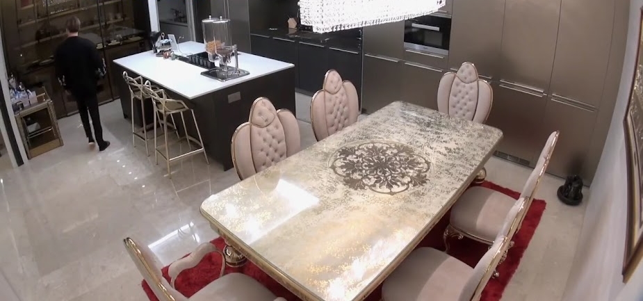 Hình ảnh gây sốc trong nhà riêng của ca sĩ J bị cấm sóng 10 năm- Ảnh 10. Hình ảnh gây sốc trong nhà riêng của ca sĩ J bị cấm sóng 10 năm- Ảnh 10.