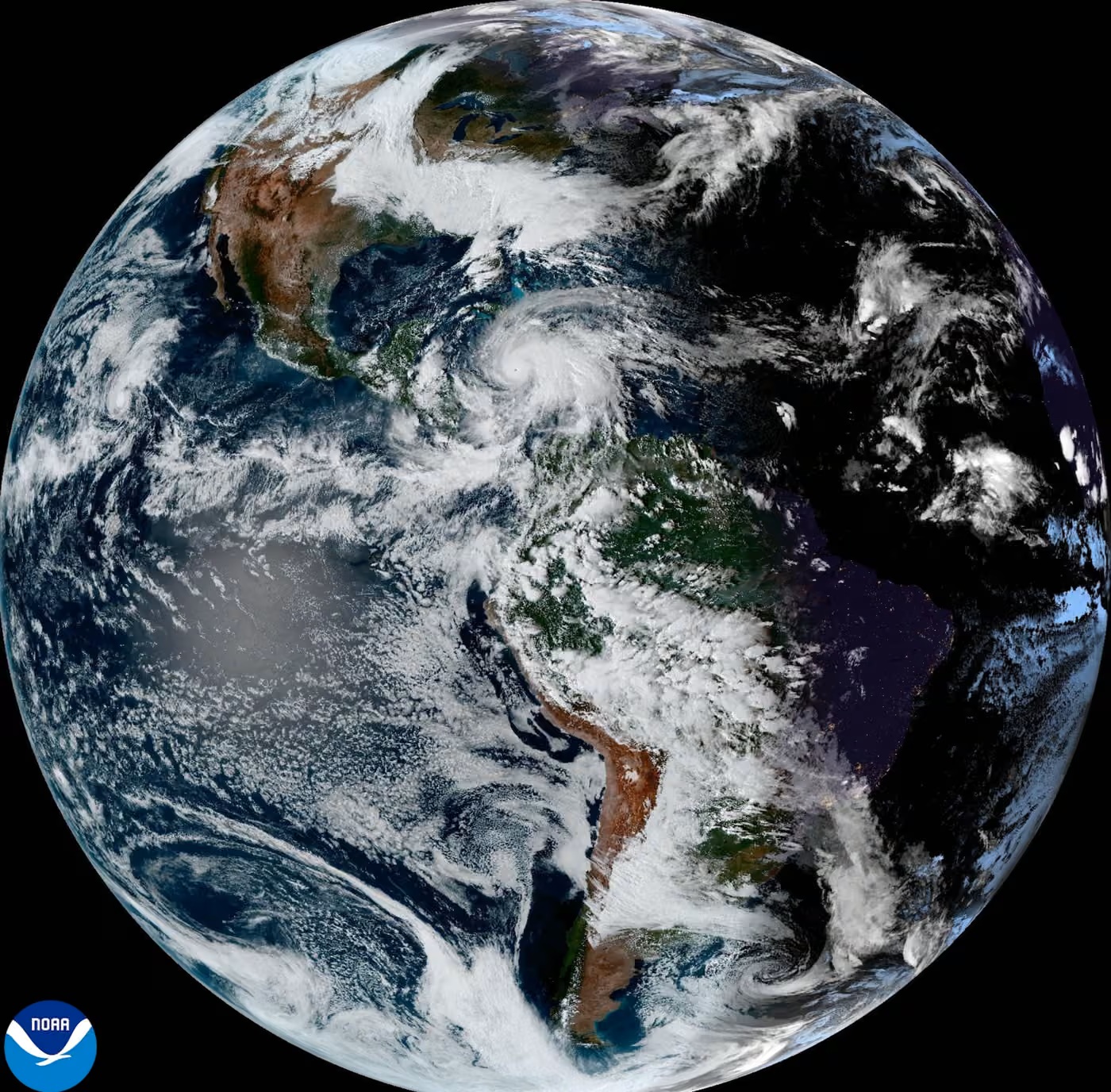 Siêu bão Melissa mạnh nhất từ thế kỷ XIX đi vào vùng Caribe, tàu chiến Mỹ khẩn cấp di chuyển- Ảnh 3. Siêu bão Melissa mạnh nhất từ thế kỷ XIX đi vào vùng Caribe, tàu chiến Mỹ khẩn cấp di chuyển- Ảnh 3.