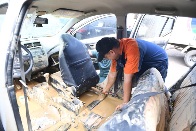 VETC cứu hộ giao thông miễn phí đã có mặt ở tâm lũ Huế, Đà Nẵng: Người dân hãy gọi ngay! - Ảnh 4. VETC cứu hộ giao thông miễn phí đã có mặt ở tâm lũ Huế, Đà Nẵng: Người dân hãy gọi ngay! - Ảnh 4.