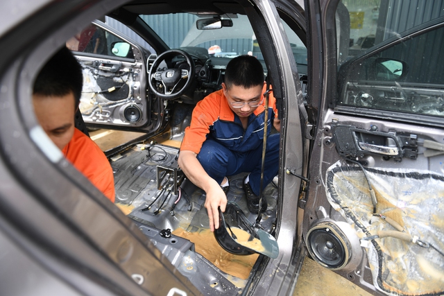 VETC cứu hộ giao thông miễn phí đã có mặt ở tâm lũ Huế, Đà Nẵng: Người dân hãy gọi ngay! - Ảnh 2. VETC cứu hộ giao thông miễn phí đã có mặt ở tâm lũ Huế, Đà Nẵng: Người dân hãy gọi ngay! - Ảnh 2.