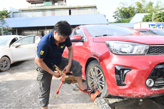 VETC cứu hộ giao thông miễn phí đã có mặt ở tâm lũ Huế, Đà Nẵng: Người dân hãy gọi ngay! - Ảnh 3. VETC cứu hộ giao thông miễn phí đã có mặt ở tâm lũ Huế, Đà Nẵng: Người dân hãy gọi ngay! - Ảnh 3.