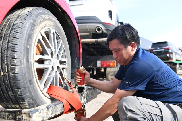 VETC cứu hộ giao thông miễn phí đã có mặt ở tâm lũ Huế, Đà Nẵng: Người dân hãy gọi ngay! - Ảnh 5. VETC cứu hộ giao thông miễn phí đã có mặt ở tâm lũ Huế, Đà Nẵng: Người dân hãy gọi ngay! - Ảnh 5.