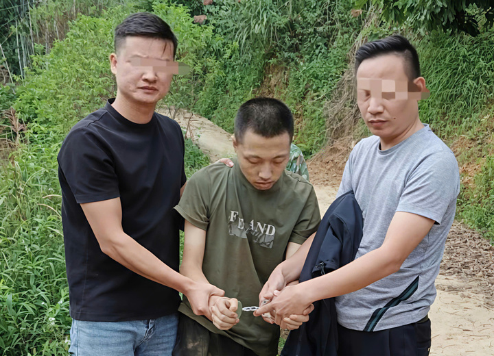 Bắt nghi phạm cuối cùng trong vụ 4 người nước ngoài đâm tài xế taxi ở Lạng Sơn- Ảnh 1. Bắt nghi phạm cuối cùng trong vụ 4 người nước ngoài đâm tài xế taxi ở Lạng Sơn- Ảnh 1.