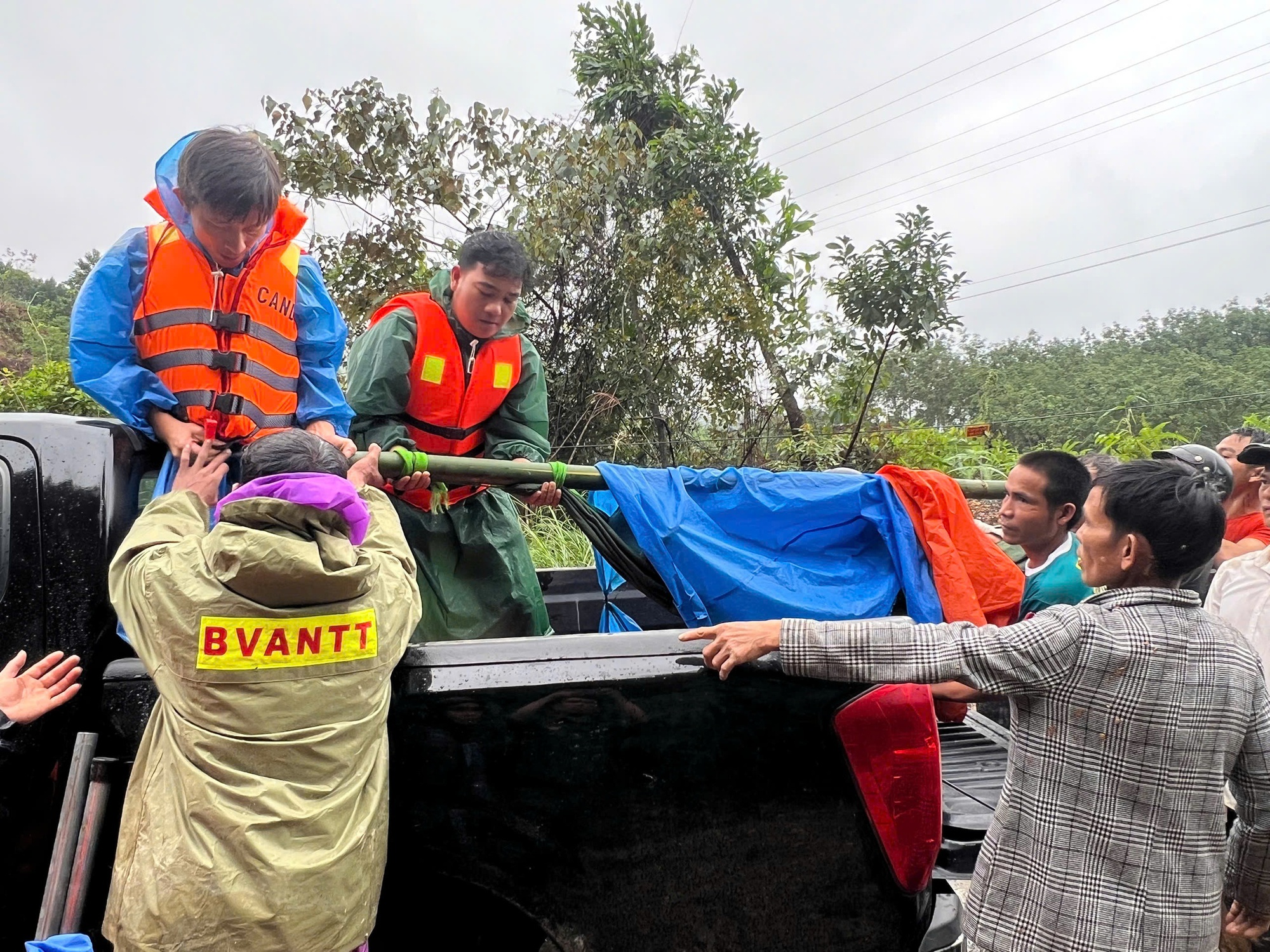 Lũ trên sông Vu Gia - Thu Bồn phá vỡ kỷ lục lịch sử năm 1964, Đà Nẵng đối mặt đại hồng thủy- Ảnh 6.
