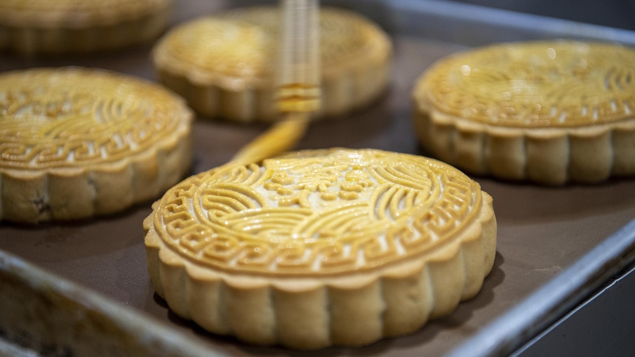 Bác bỏ tin tức “công nhân rơi vào máy làm bánh trung thu tử vong, bánh đã bán ra vài ngày mới phát hiện” rúng động Trung Quốc- Ảnh 1. Bác bỏ tin tức “công nhân rơi vào máy làm bánh trung thu tử vong, bánh đã bán ra vài ngày mới phát hiện” rúng động Trung Quốc- Ảnh 1.